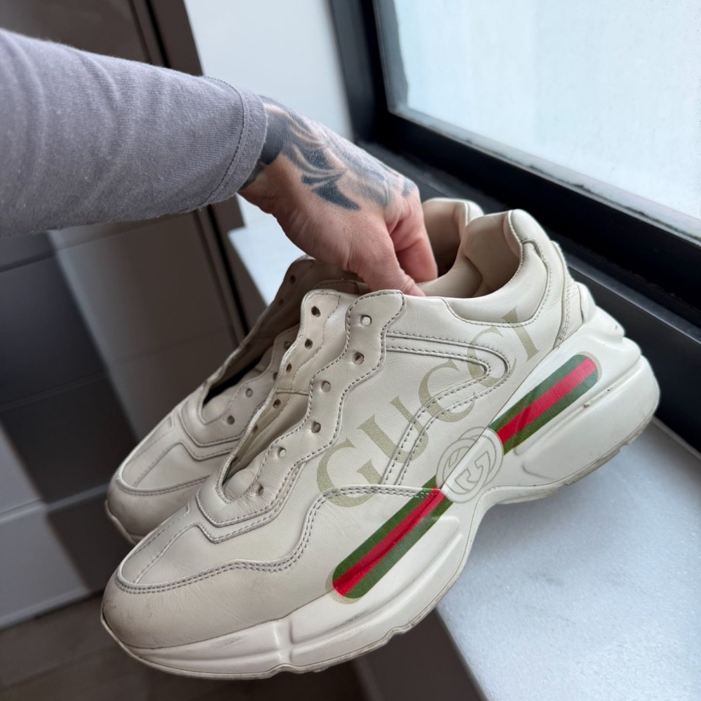 Gucci Cream Leather Sneakers with Green & Red Web Stripe